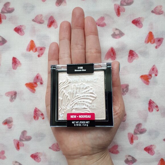 2/$15 Wet n Wild Megaglo Highlighting Powder in Blossom Glow - Picture 5 of 10